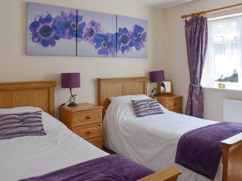 Good-sized twin bedroom | Cherrytree Cottage, Loftus, Saltburn-by-the-Sea
