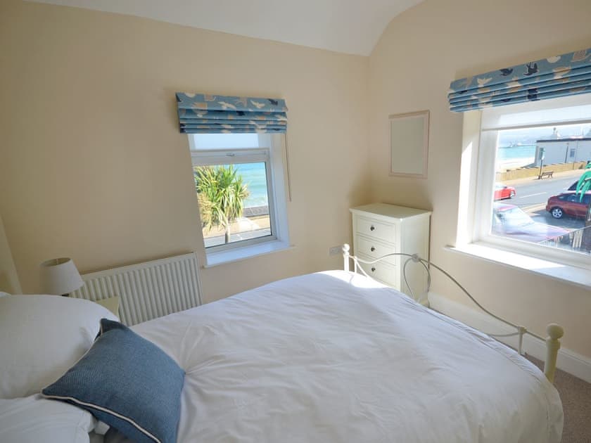 Charming double bedroom | Seagulls, Sandown
