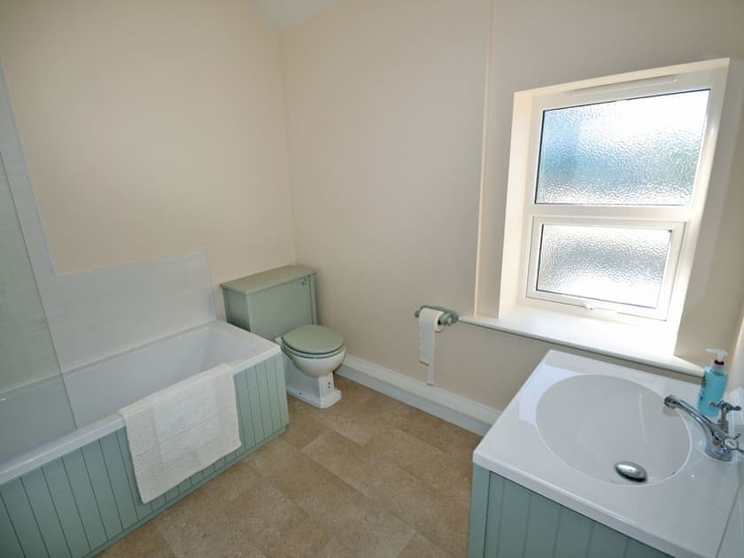 Lovely family bathroom | Seagulls, Sandown