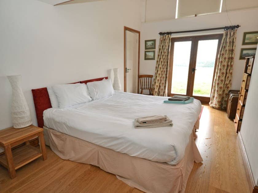 Relaxing double bedroom | The Old Signal House, Niton, near Blackgang