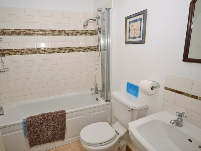 Well presented bathroom | The Old Signal House, Niton, near Blackgang