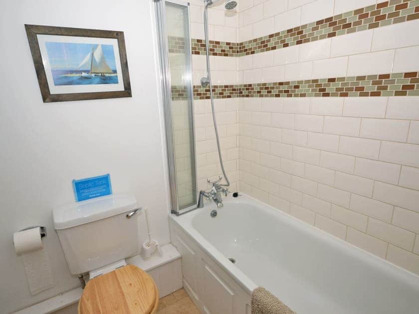 Well presented bathroom | The Old Signal House, Niton, near Blackgang
