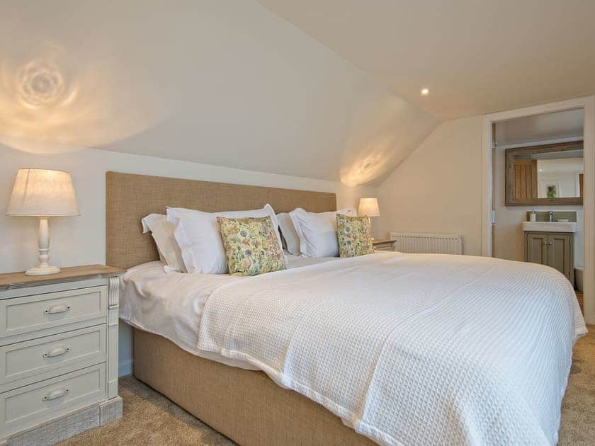 Double bedroom with en-suite | Curlew Cottage, Mossyard, near Gatehouse of Fleet