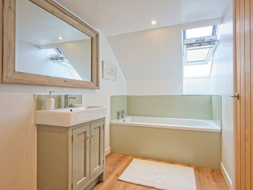 En-suite bathroom | Curlew Cottage, Mossyard, near Gatehouse of Fleet