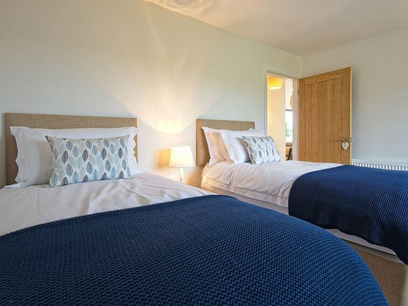 Twin bedroom with zip and link beds | Curlew Cottage, Mossyard, near Gatehouse of Fleet