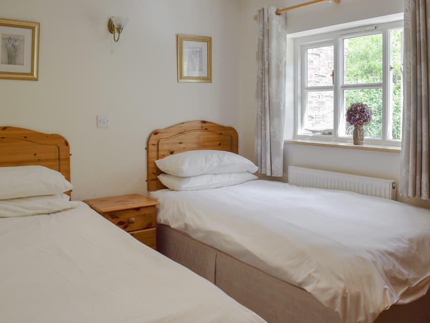 Comfy twin bedroom | Bosuns Cottage, Whitby 