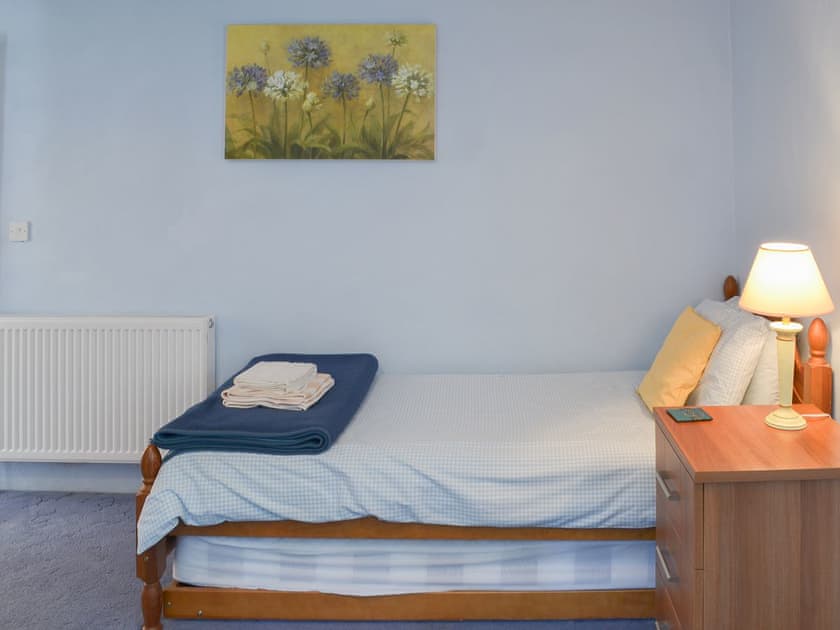 Twin bedroom with additional pull out bed | Coachmans Retreat, Pennytinney, St Kew
