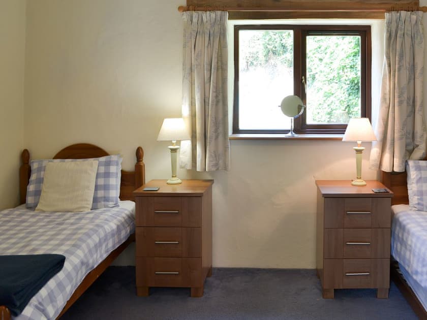 Well appointed twin bedded room | Coachmans Retreat, Pennytinney, St Kew