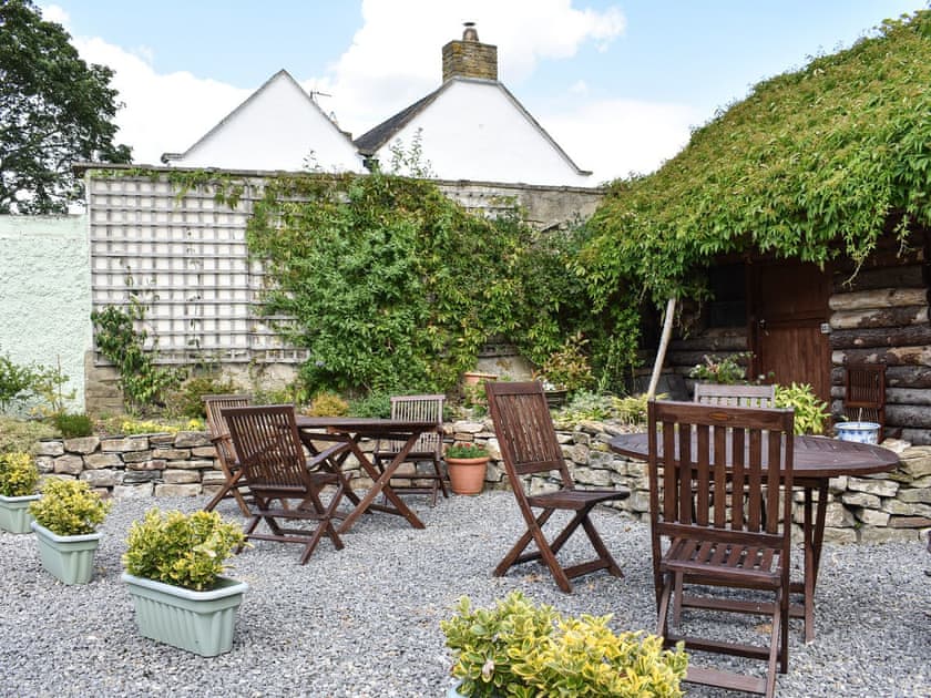 Sitting out area | Cobble Cottage - Foal Barn Cottages, Spennithorne, near Leyburn