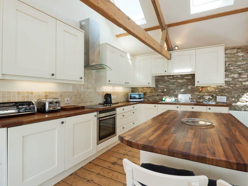 Fantastic fully fitted with breakfast bar | Beacon Boathouse, Dartmouth