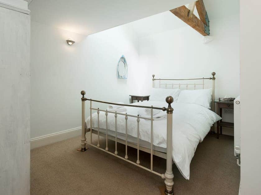 Light and airy double bedroom | Beacon Boathouse, Dartmouth