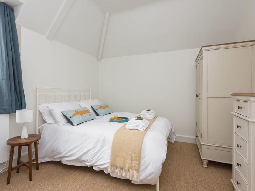 Comfortable double bedroom | Stable Yard Cottage, Selborne, near Alton