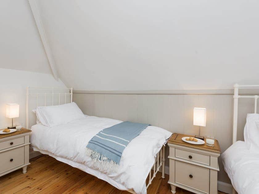 Twin bedroom | Stable Yard Cottage, Selborne, near Alton