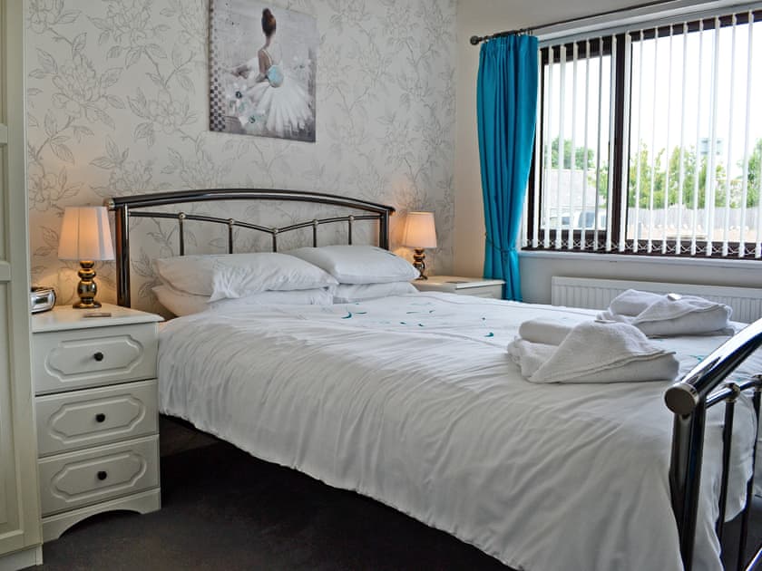 Elegant double bedroom | Tir Nani Ogg, Towyn, near Rhyl