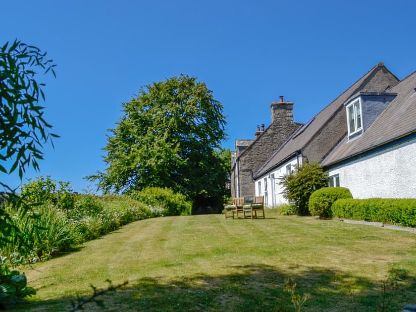 Large lawned garden area | Carse Cottage, Twynholm by Kirkcudbright