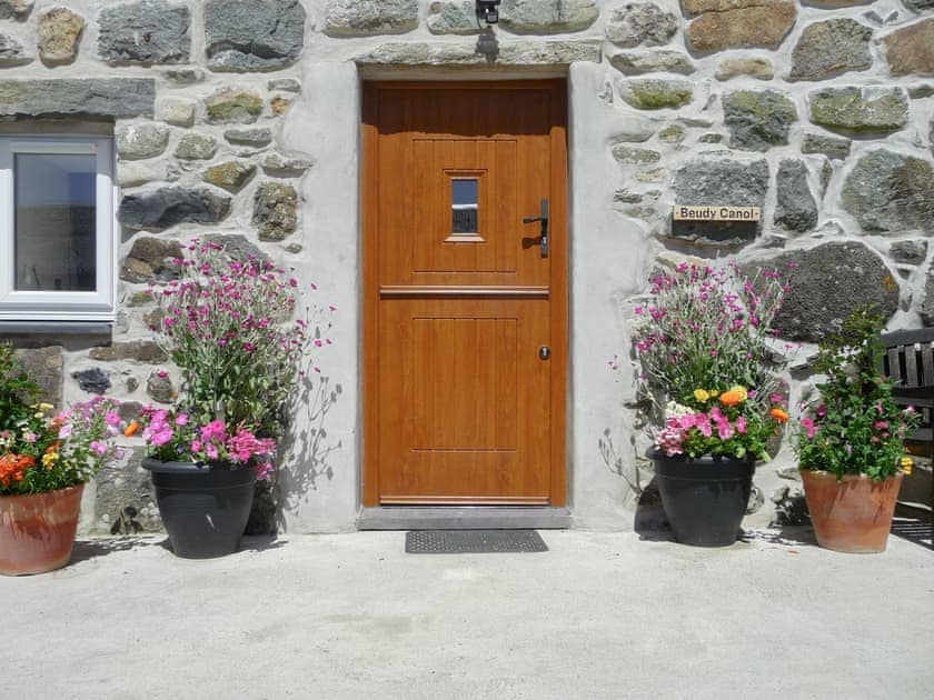 Lovely exterior with stable door | Beudy Canol - Tyn Lon Isaf, Llangybi, near Pwllheli