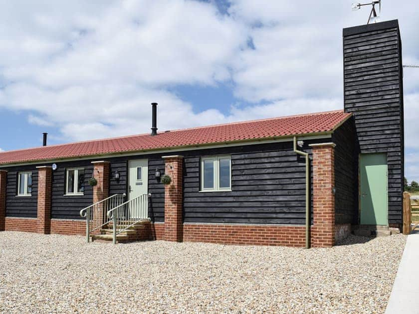 Single-storey barn conversion | Waxwing Cottage - Holmes Farm Country Cottages, Lubenham, near Market Harborough