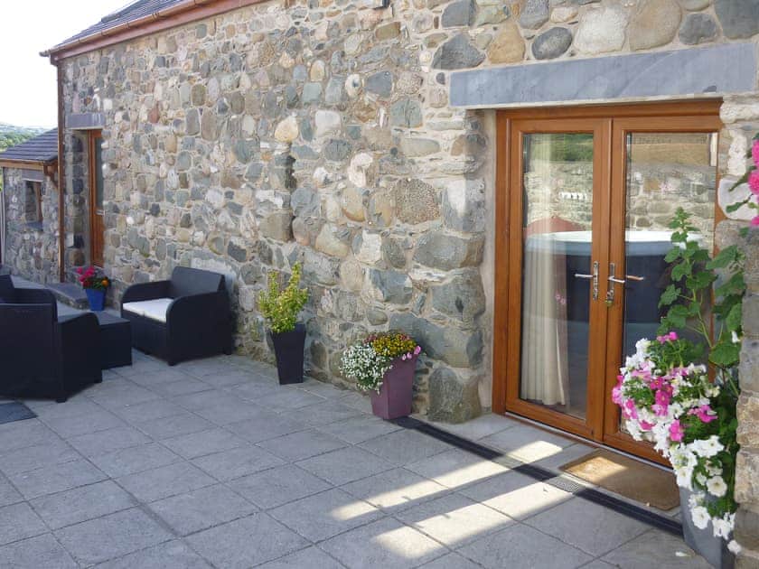 Charming flagged patio | Bwthyn Meulan, Llandwrog, near Caernarfon
