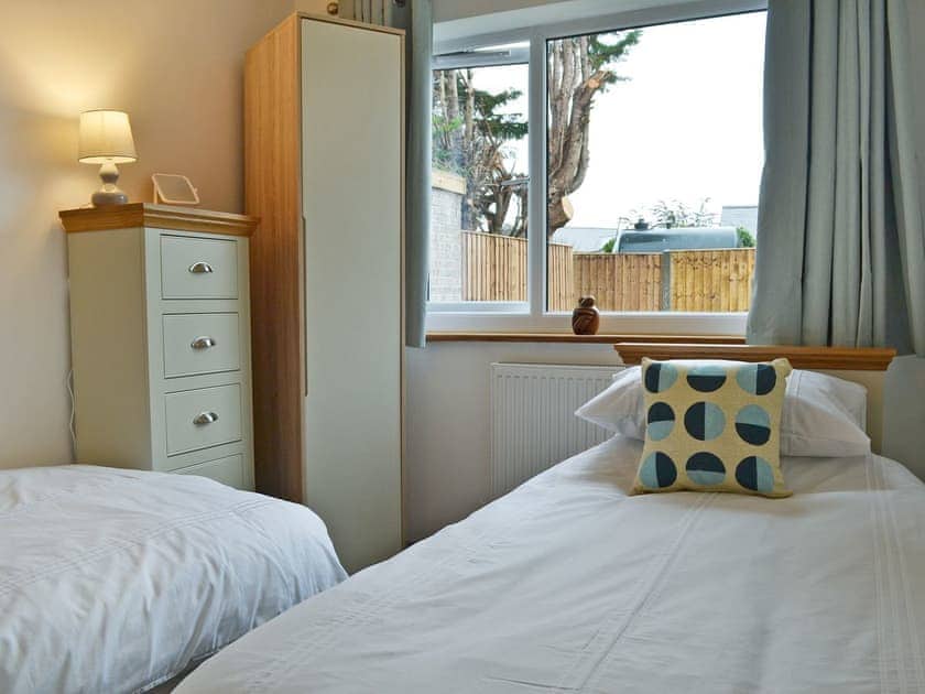Charming twin bedroom | Lle Clyd, Harlech, near Porthmadog