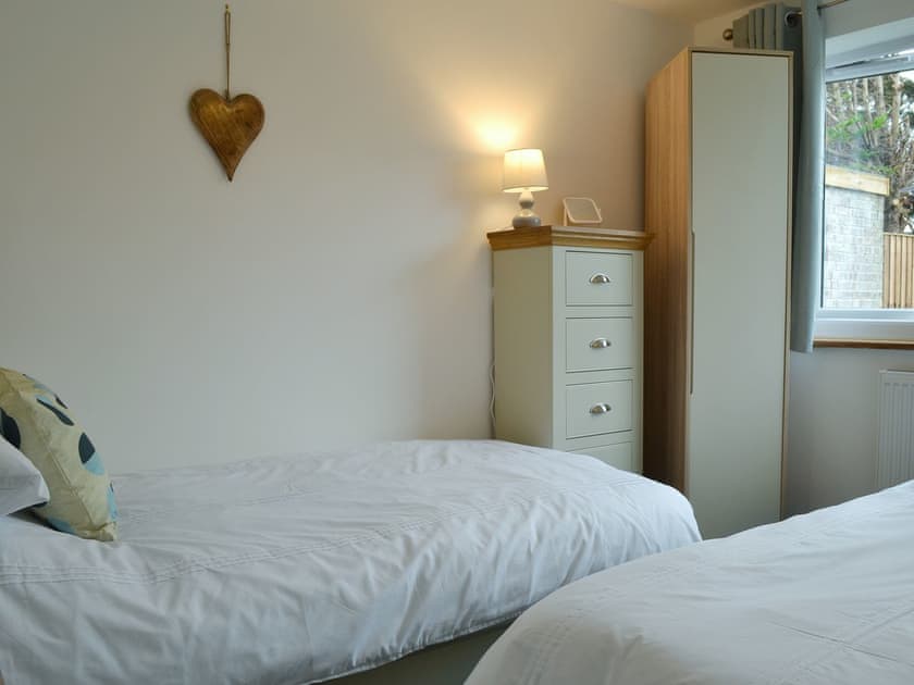Charming twin bedroom | Lle Clyd, Harlech, near Porthmadog
