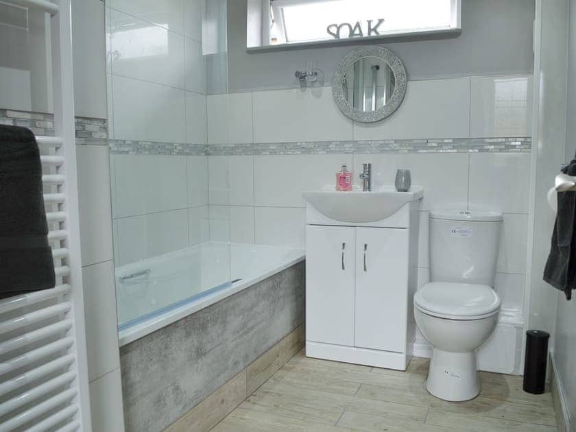 Bathroom with shower over bath | Lle Clyd, Harlech, near Porthmadog