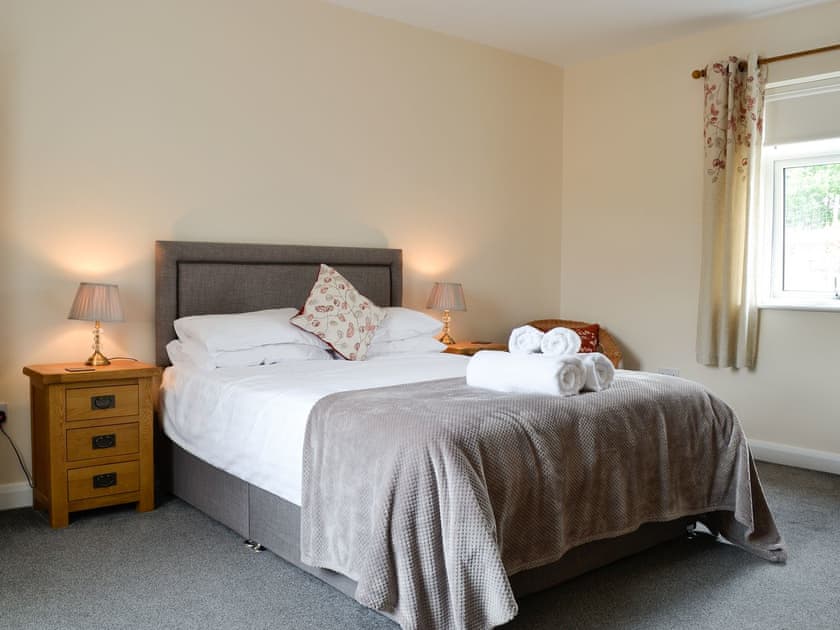 Double bedroom with en-suite | Liftingstane Cottage - Liftingstane, Closeburn, near Thornhill