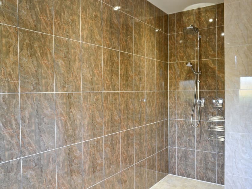 En-suite shower room | Liftingstane Cottage - Liftingstane, Closeburn, near Thornhill