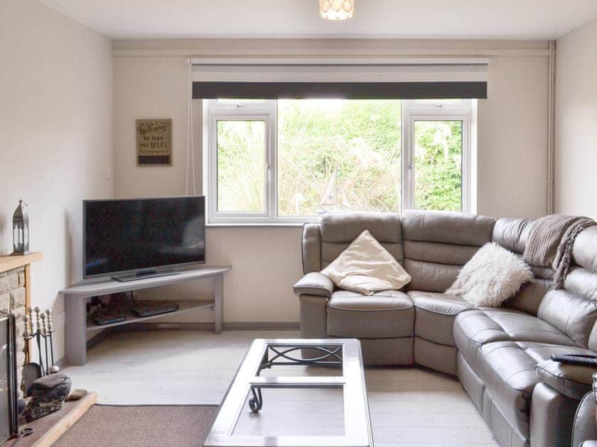 Spacious living room | Golf Road, Mablethorpe, near Skegness