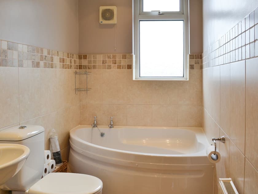 Bathroom with corner bath | Oaklands View, Scarborough