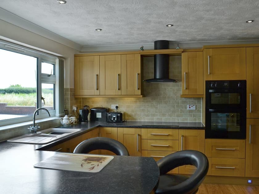 Spacious kitchen/dining room | Authorpe Bungalow, Hogsthorpe, near Skegness
