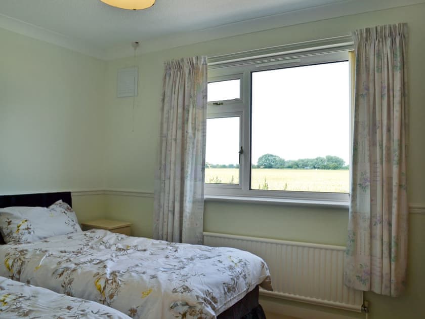 Charming twin bedroom | Authorpe Bungalow, Hogsthorpe, near Skegness
