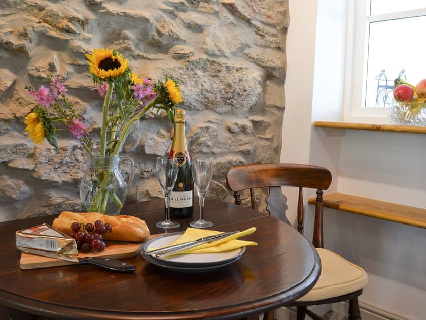 Dining area | Ty Bobbet, Penysarn