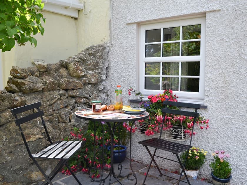 Sitting out area | Ty Bobbet, Penysarn