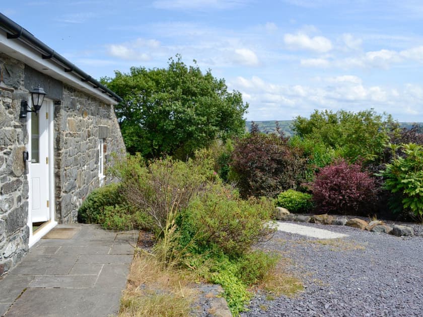 Main entrance to the holiday cottage | Sgubor Ucha, Llanrhychwyn, Trefriw