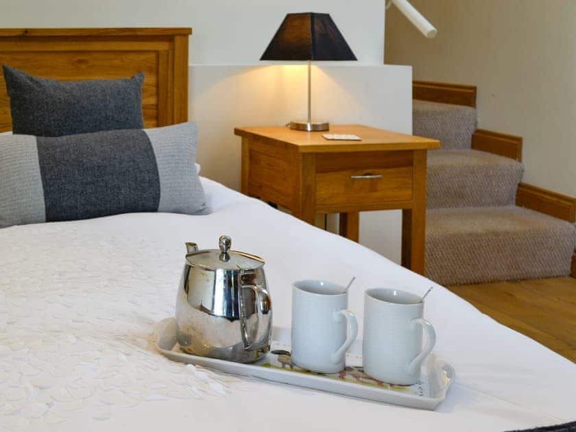 Attractive double bedroom | Sgubor Ucha, Llanrhychwyn, Trefriw