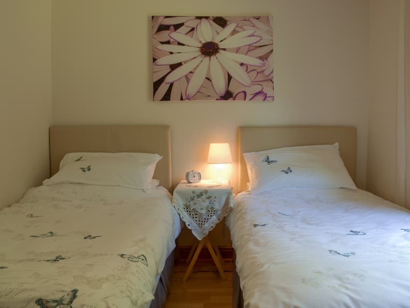 Twin bedroom | Greenacres Cottage, Middleton by Wirksworth