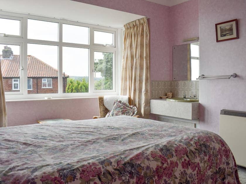 Vanity unit within the double bedroom | Rose Garth, Robin Hood’s Bay