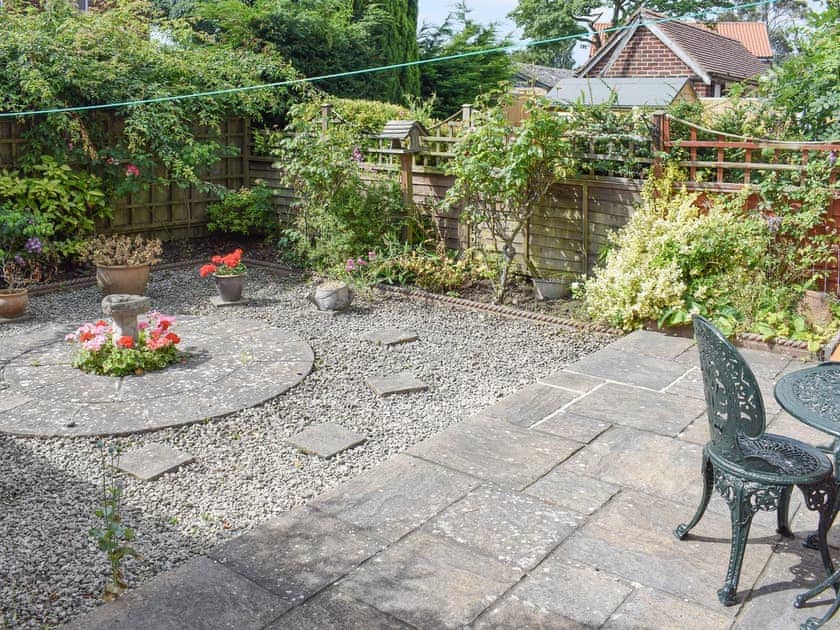 Paved and gravelled patio area | Rose Garth, Robin Hood’s Bay