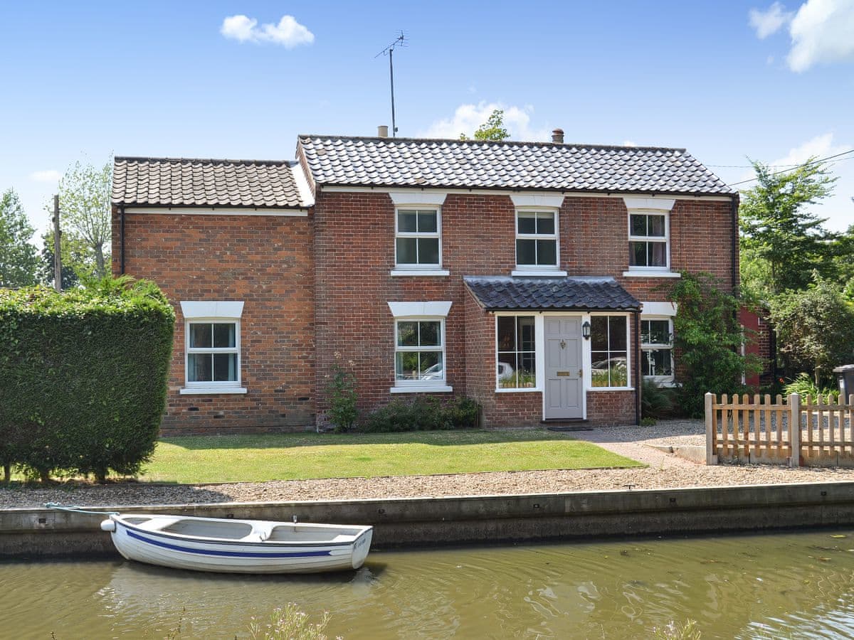 Norfolk Riverside Cottages - Riverside