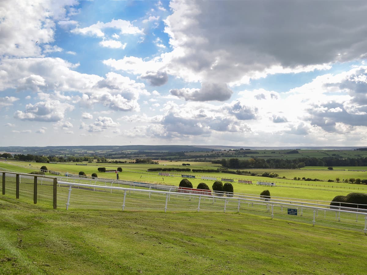 The Racecourse Lodge - Image 1