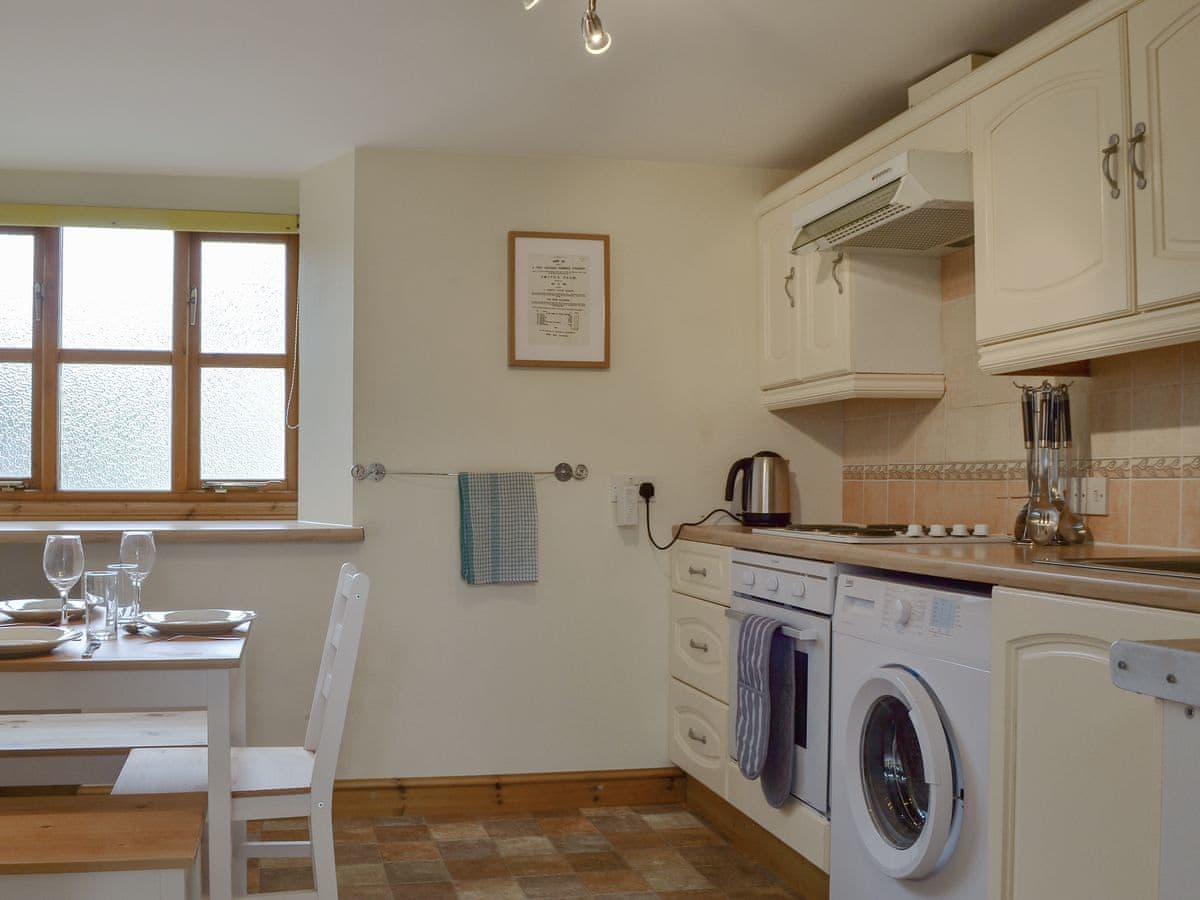 Smiths Farm Cottages The Stables Ref Ukc3749 In Charmouth
