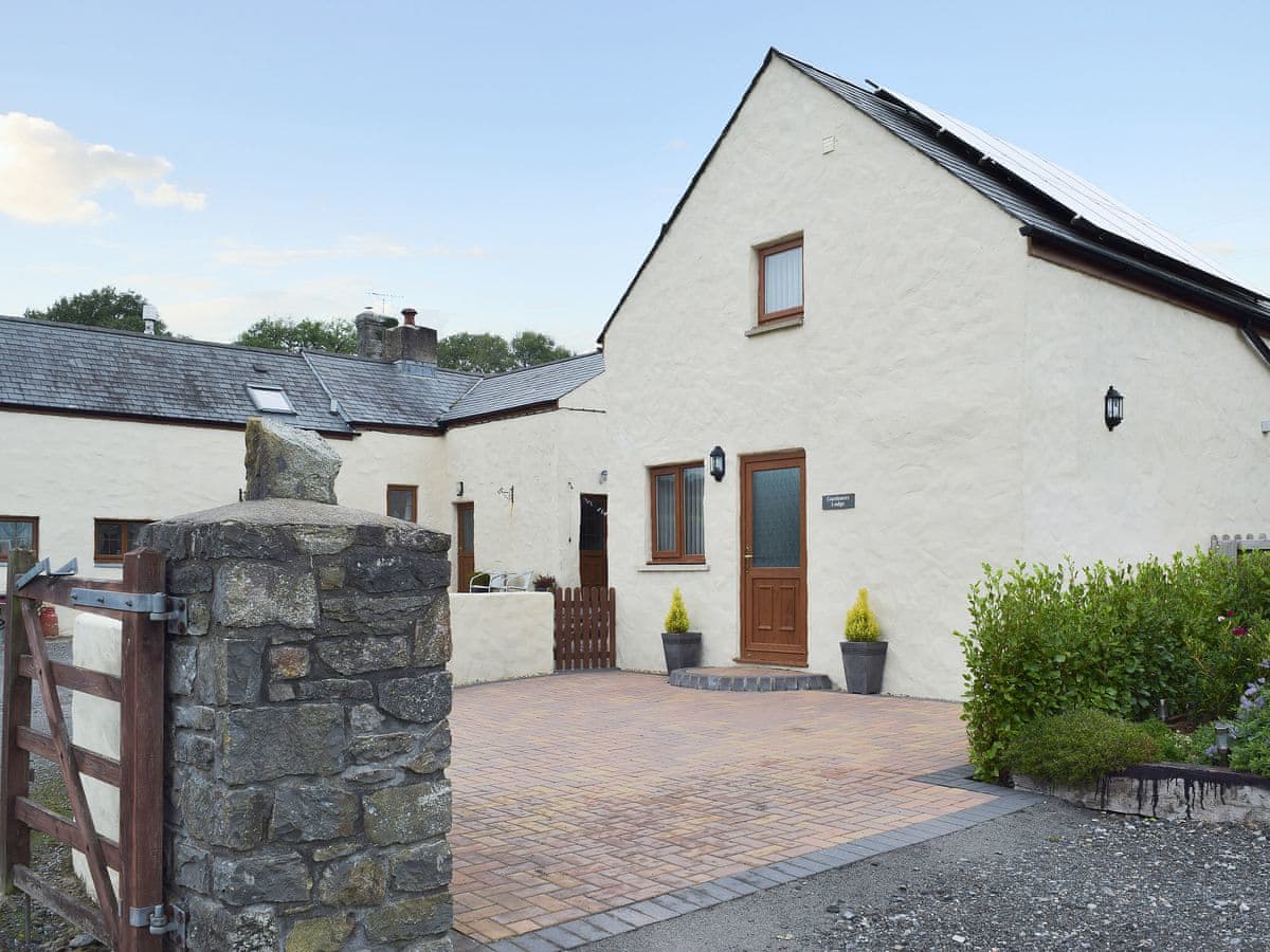 Gardeners Lodge - Holiday Lodge in South Wales - Image 1