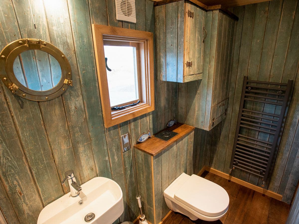 The Shepherds Hut At Gowan Bank Farm Ref Uk10229 In Ings Near