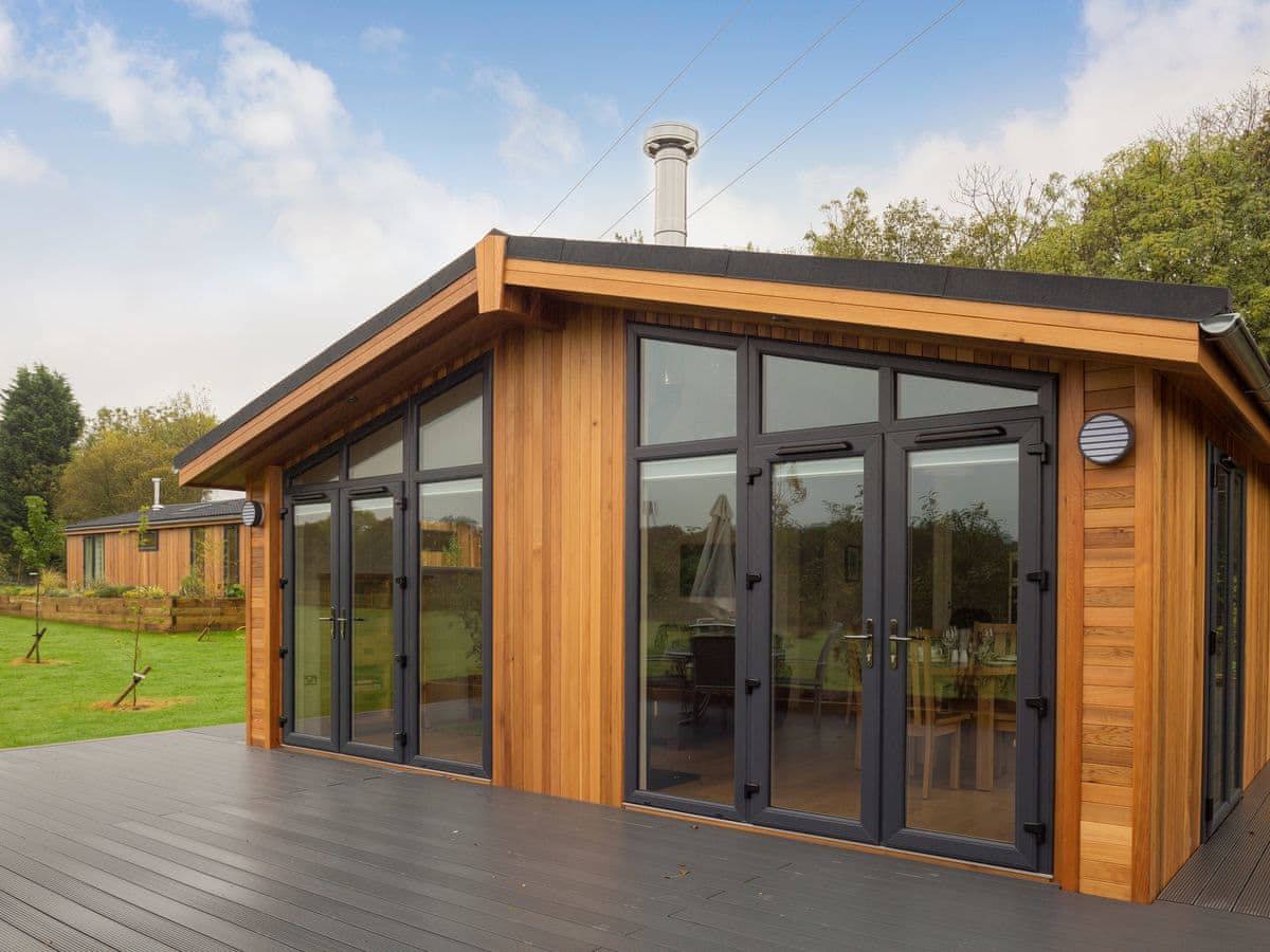 Cedar Lodge - Holiday lodge in Southern England - Image 2