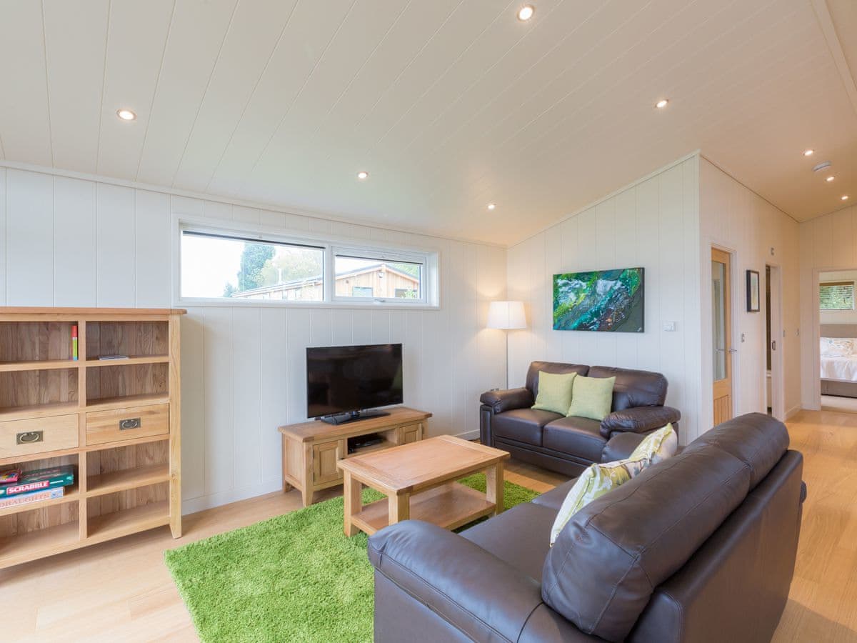 Cedar Lodge - Holiday lodge in Southern England - Image 3