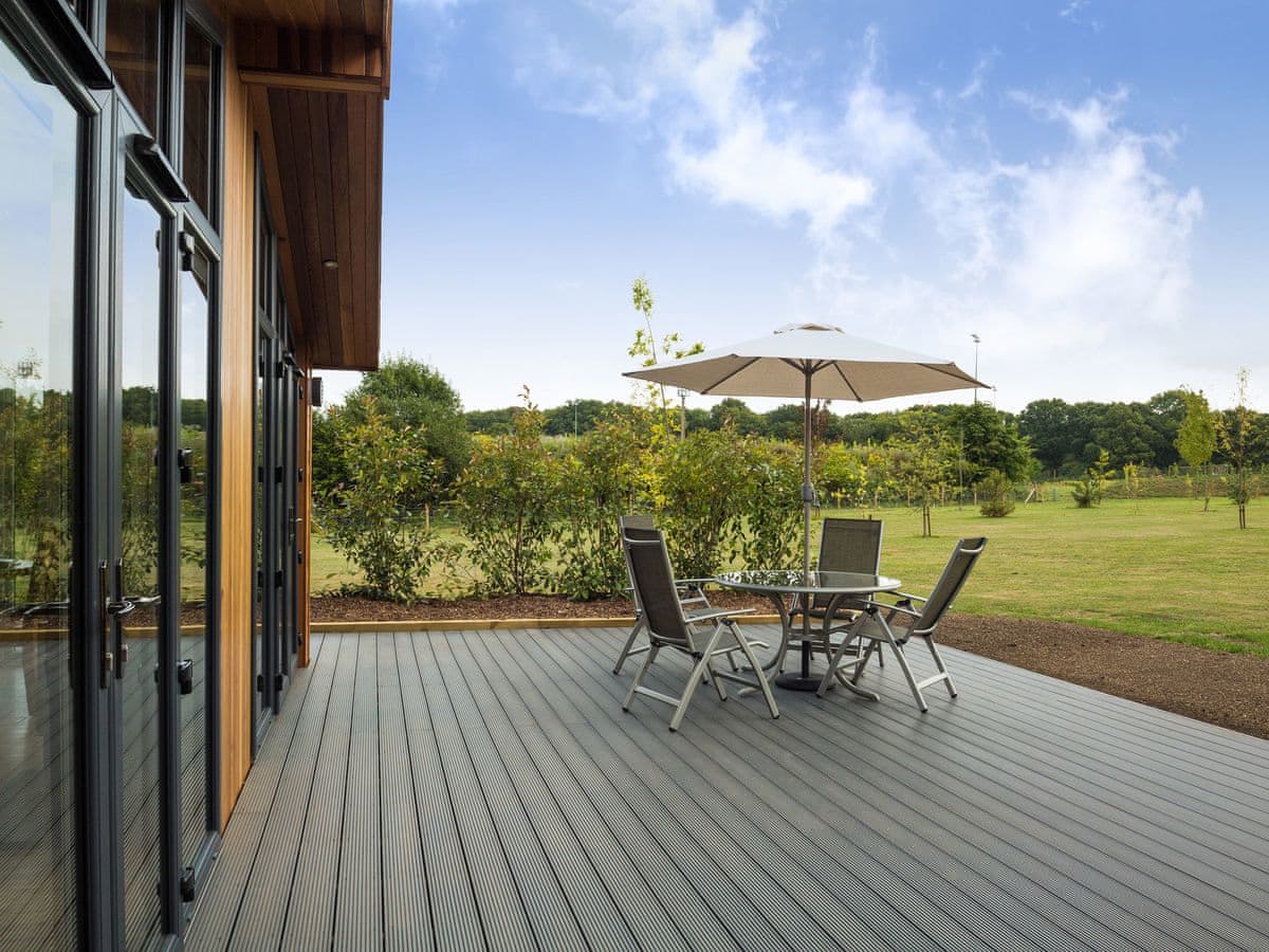 Oak Lodge - Holiday lodge in Southern England - Image 2