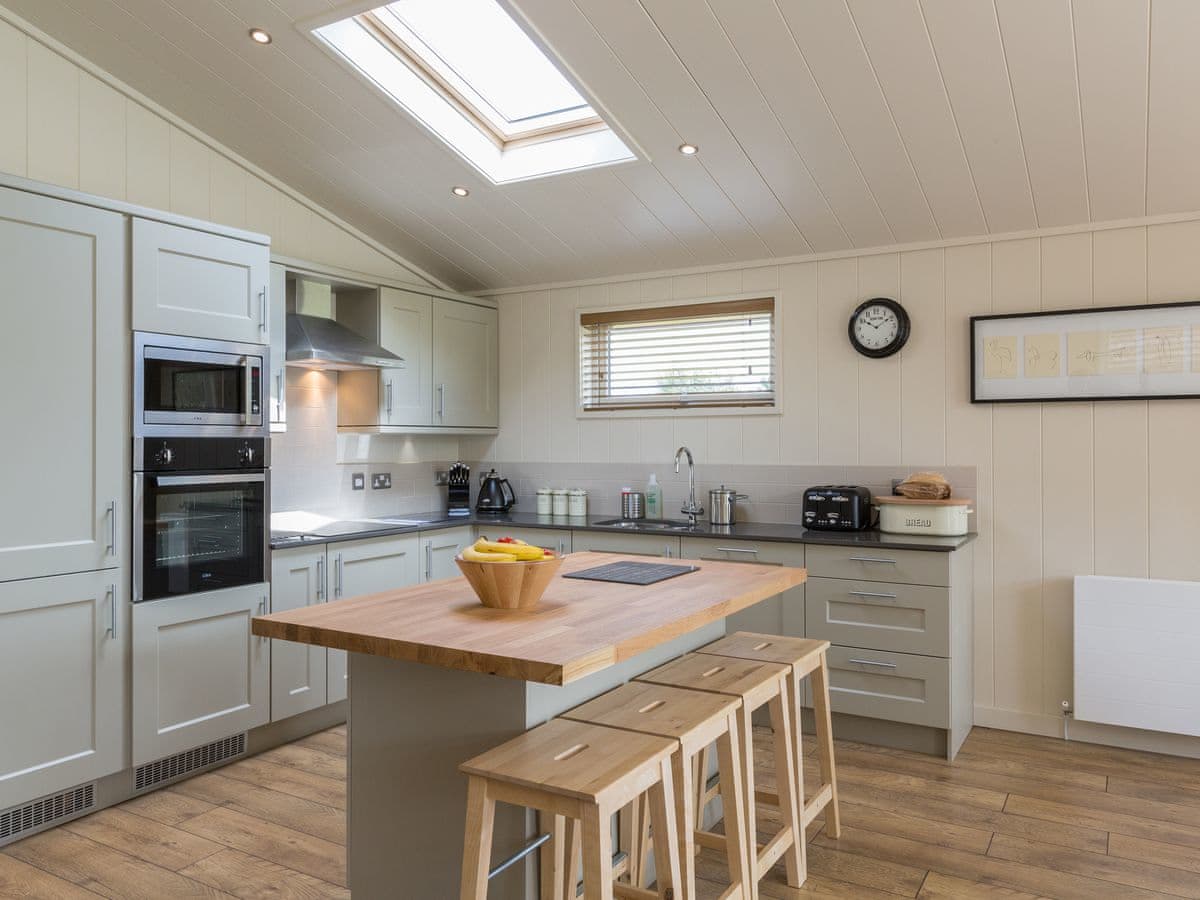 Oak Lodge - Holiday lodge in Southern England - Image 3