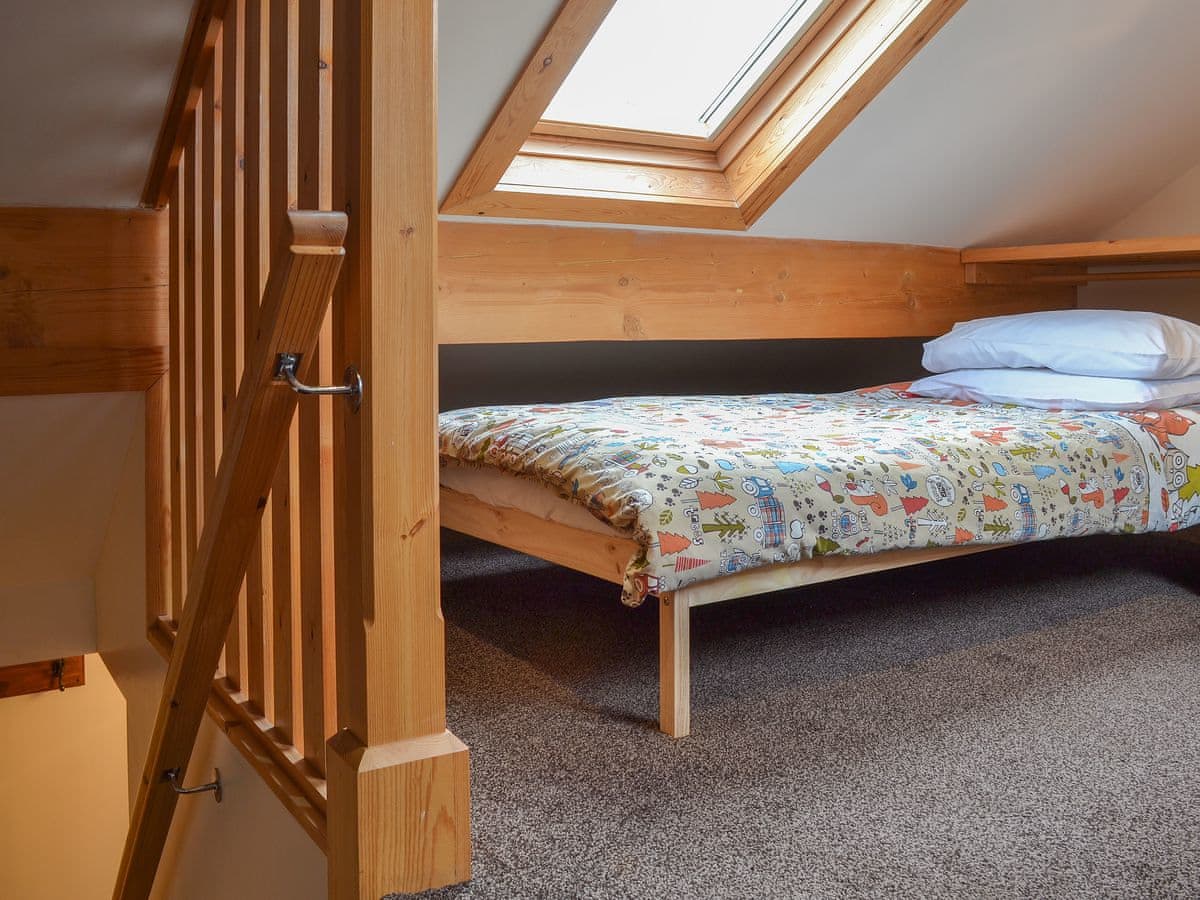 The Dog House Ref Uk4180 In Whaley Bridge Derbyshire Twin Room Under The Eaves Dog House Whaley Bridge