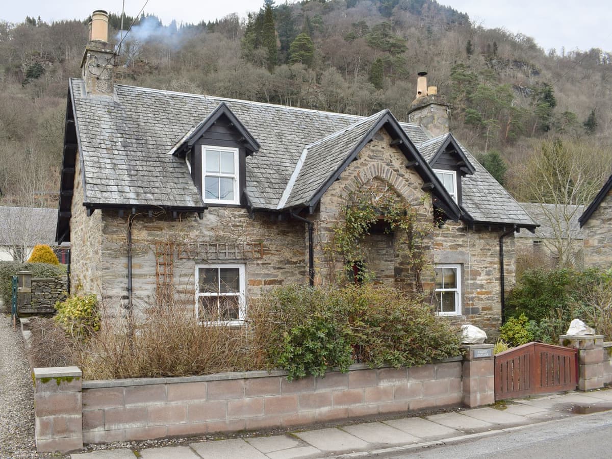 Smiddy Cottage Ref Uk10536 In Weem Near Aberfeldy Perthshire