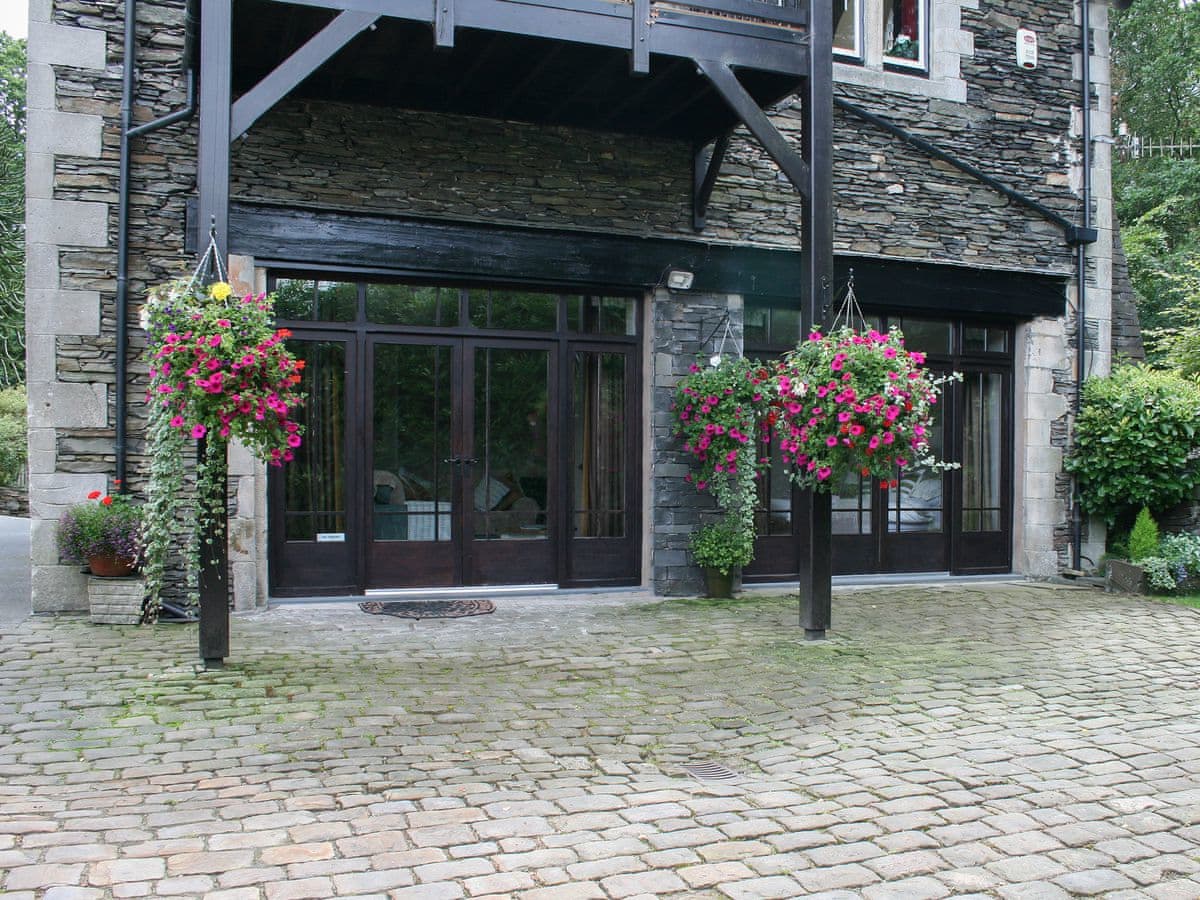 The Abbey Coach House - The Coaches